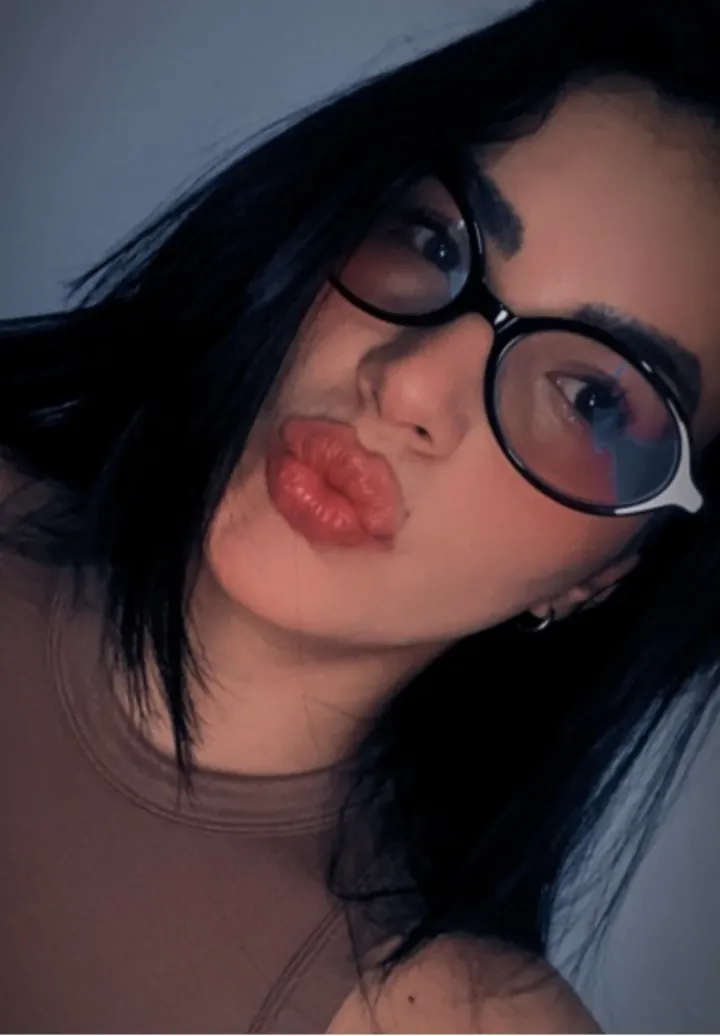 Ali from Venezuela, online for a video call match on CooChatMatch