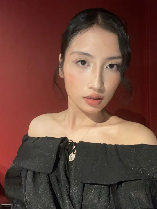 Lily from Vietnam, online for a video call match on CooChatMatch