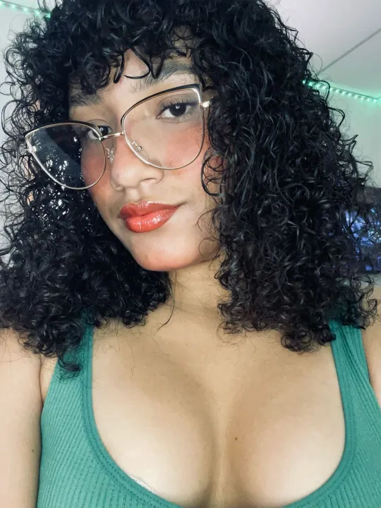 Amor from Venezuela, online for a video call match on CooChatMatch